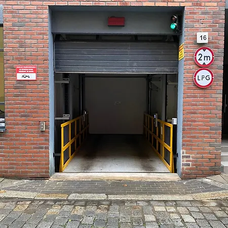 Golden House Apartment *