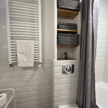 Golden House Apartment *